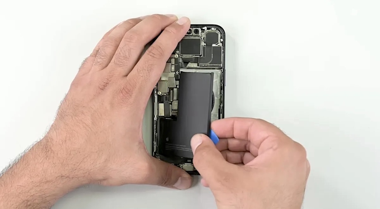 iPhone15シリーズのバッテリー寿命を「2倍」に引き上げの怪〜単純な 