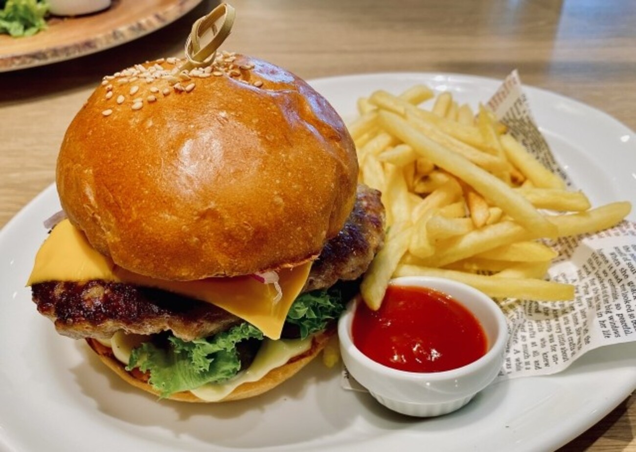 ハンバーガーの誕生から日本での普及まで：ホワイト・キャッスルから