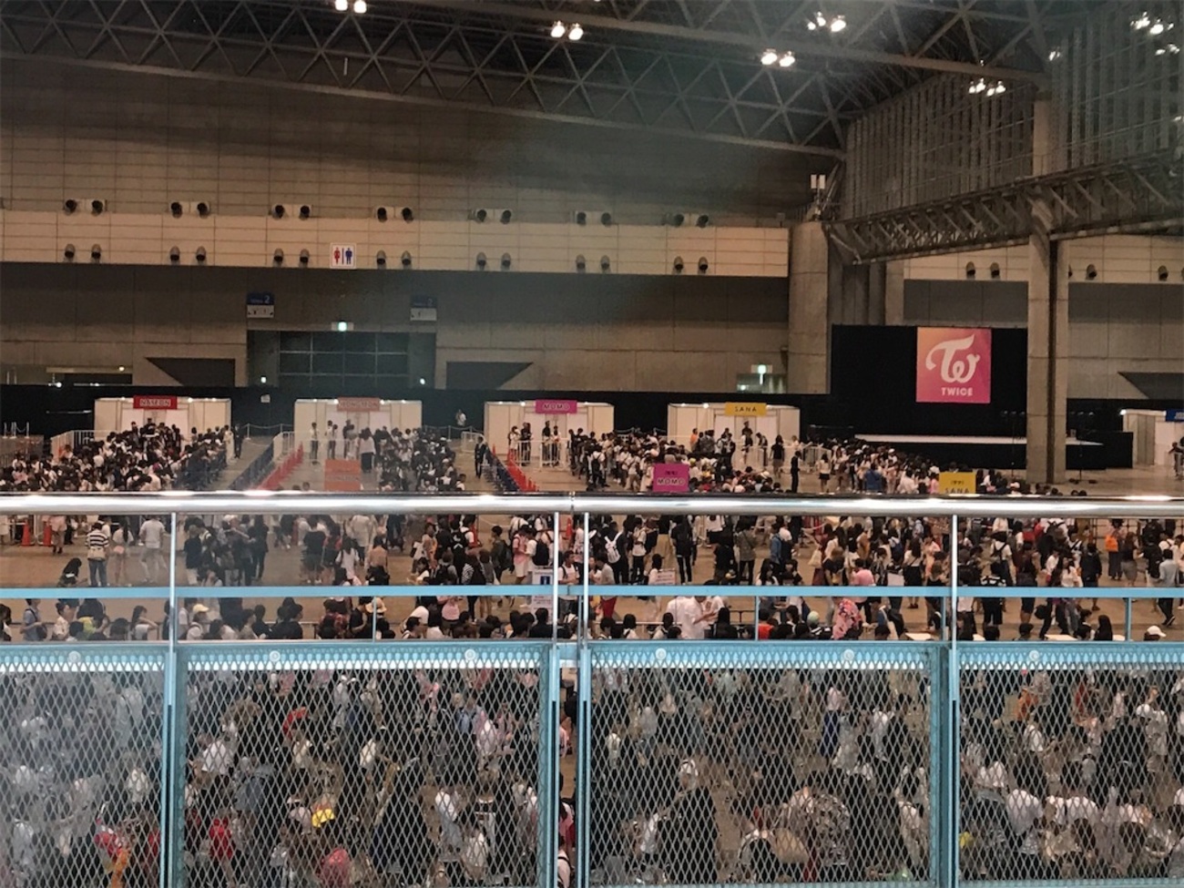 TWICE ハイタッチ会@幕張メッセに行ってきました。 - move on 前に進もう