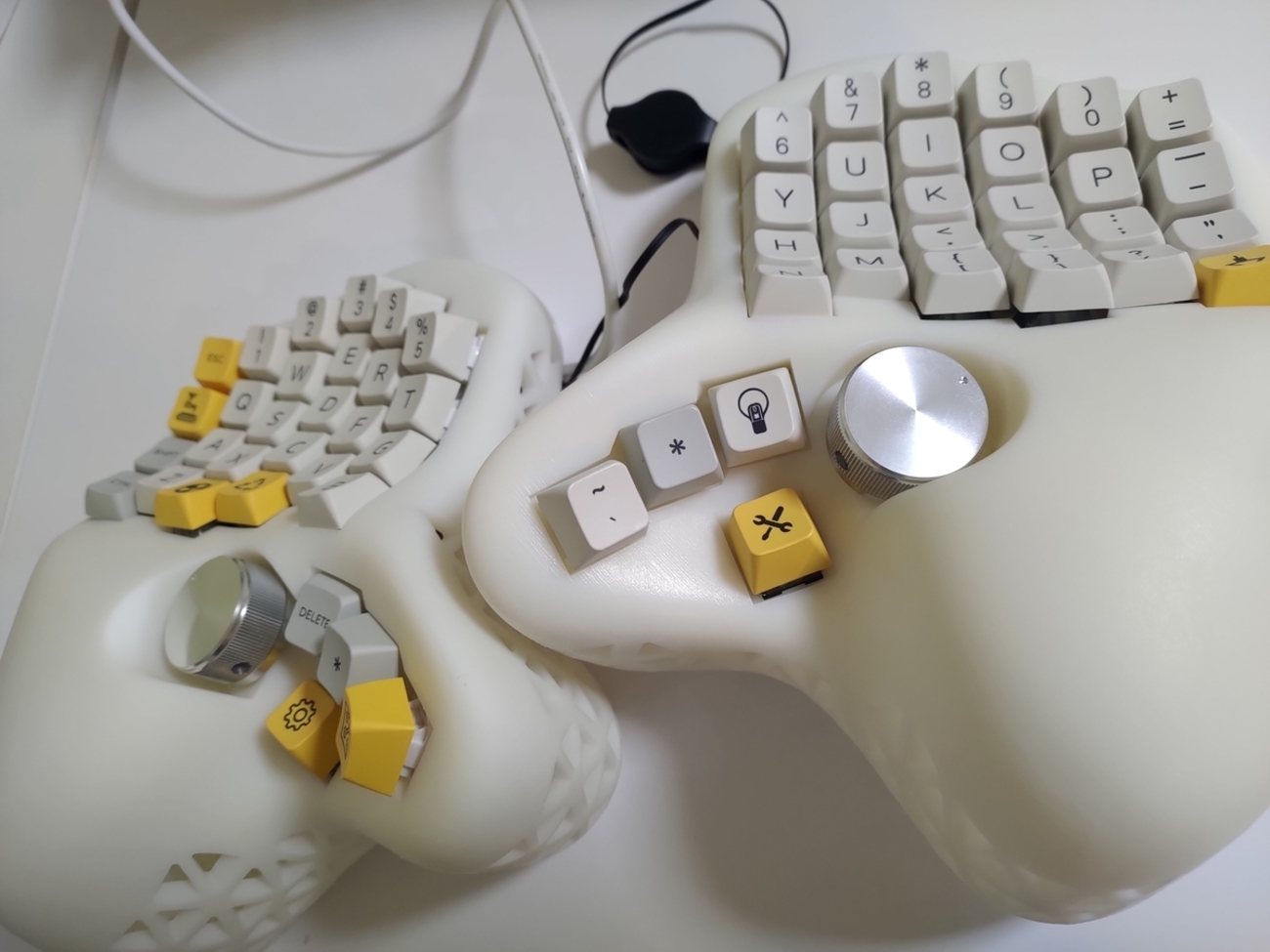 3Dプリントでエルゴノミック(？)キーボードを作った話 - ぴろりのくせ
