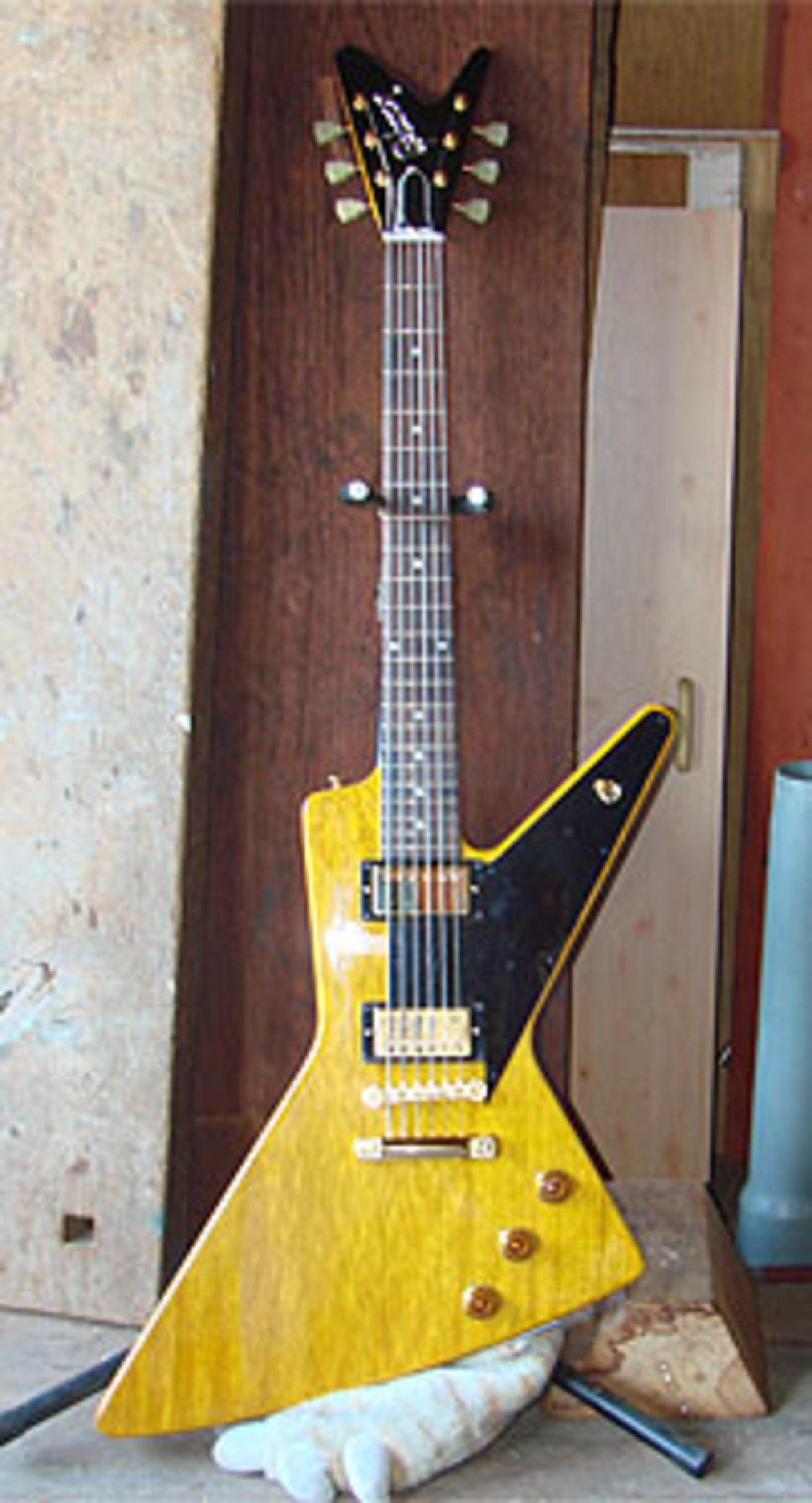 変形ギター エレキギター】Ibanezより圧倒的存在感の変形ギター「XPIR20E