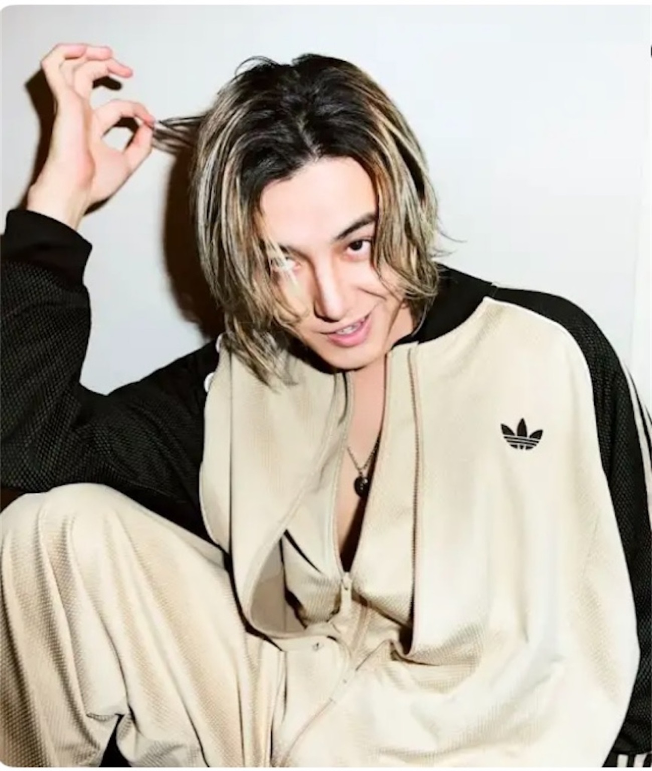 藤井風さん、adidas・SUPERSTAR最新キャンペーンに登場。 - Urara
