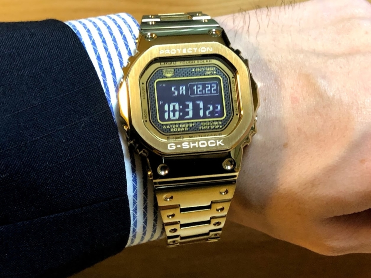 レビュー】まるで聖闘士〇矢！？金ピカゴールドのG-SHOCK「GMW-B5000GD 