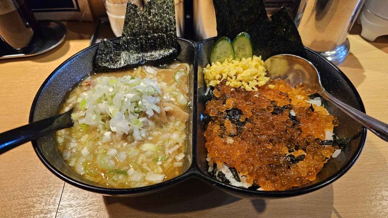 味一番つばさ@札幌】ラーメンといくら丼が一気に楽しめる贅沢丼が