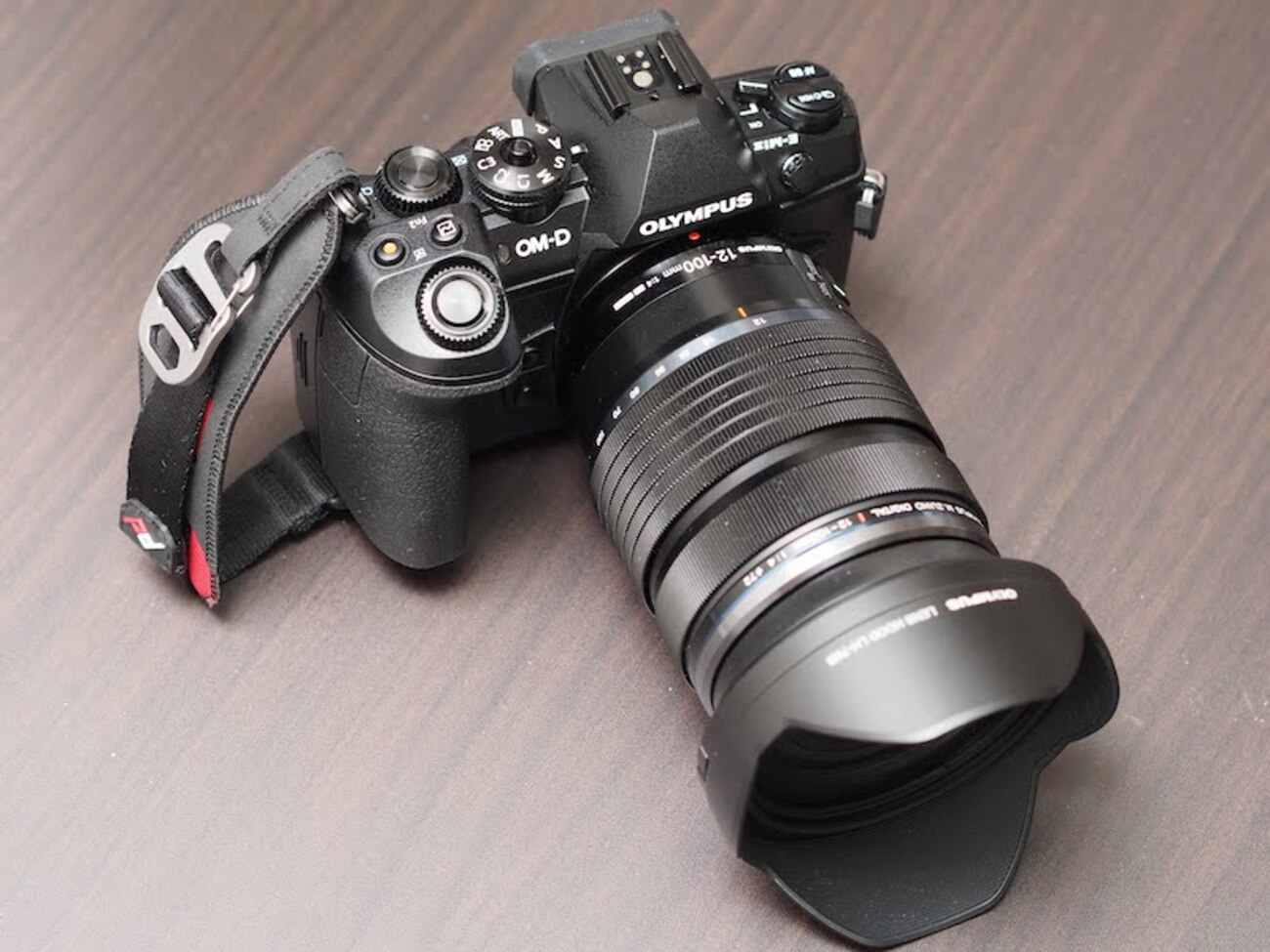 キャンプ用品に参入 寝袋 Olympus OM-D E-M1 Mark II レンズ2本 おまけ 