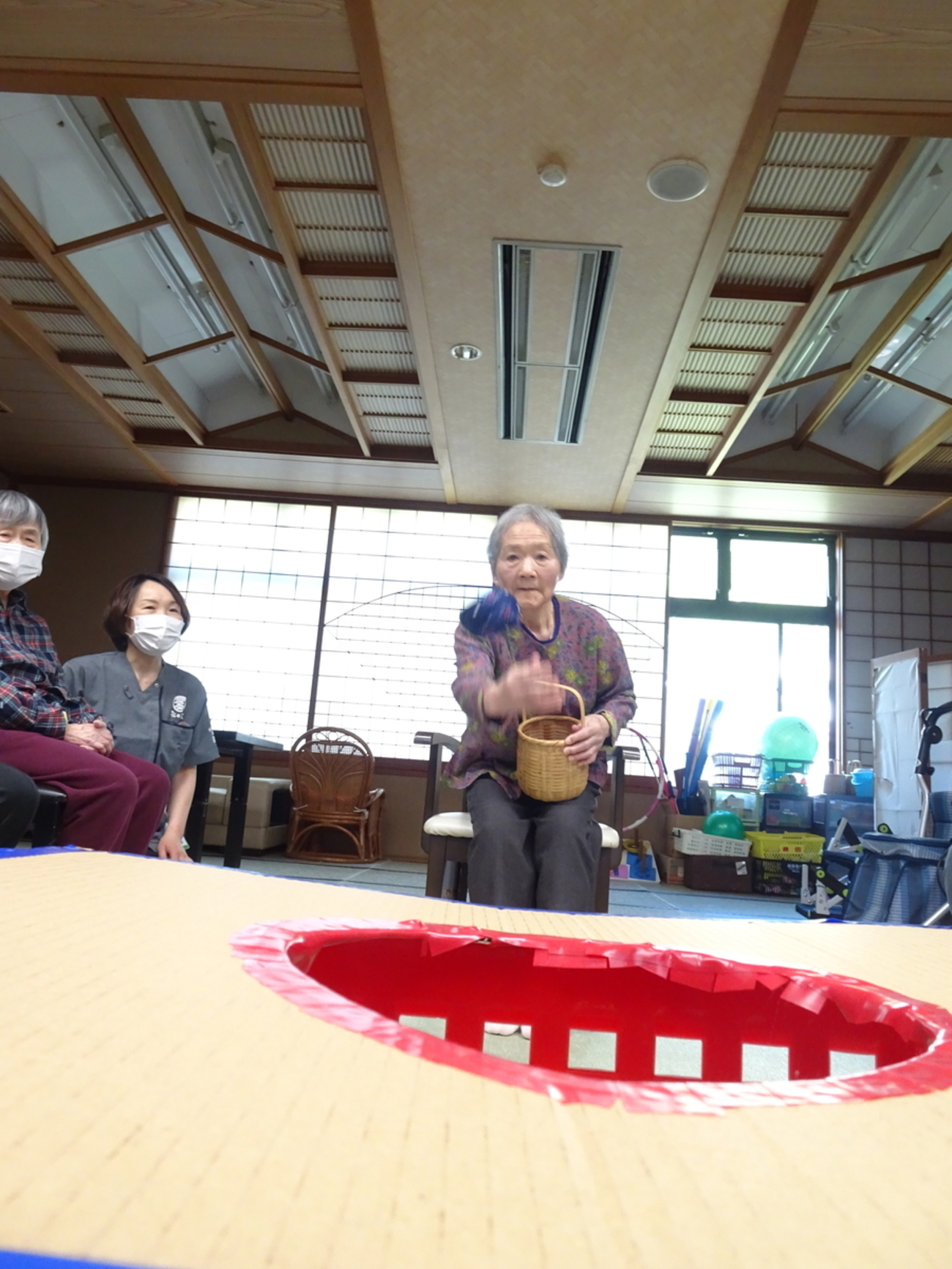 お手玉で目指せ、ホールインワン⭕