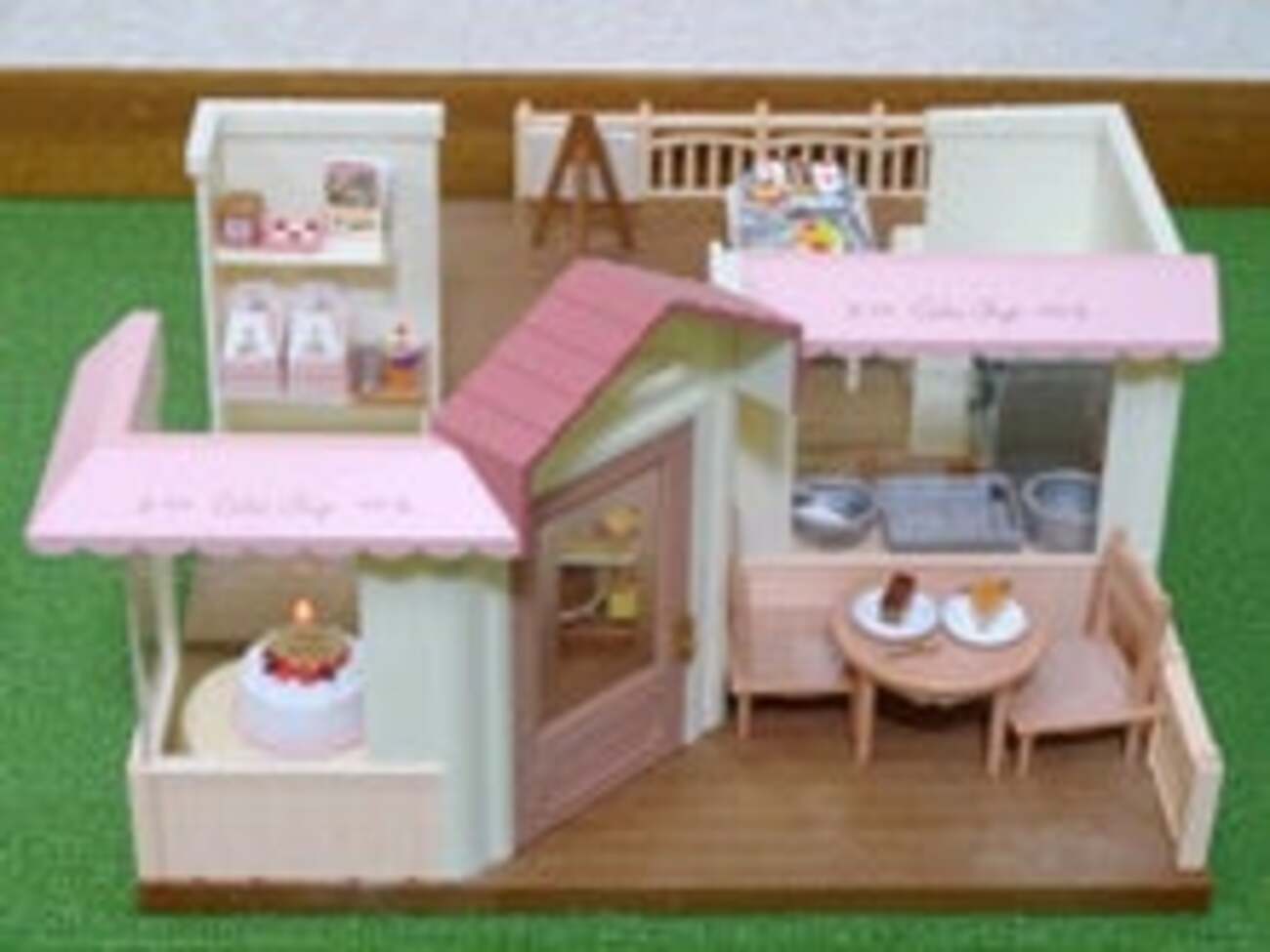 シルバニア 森のおしゃれなケーキ屋さんパーティーセット - 小さな世界