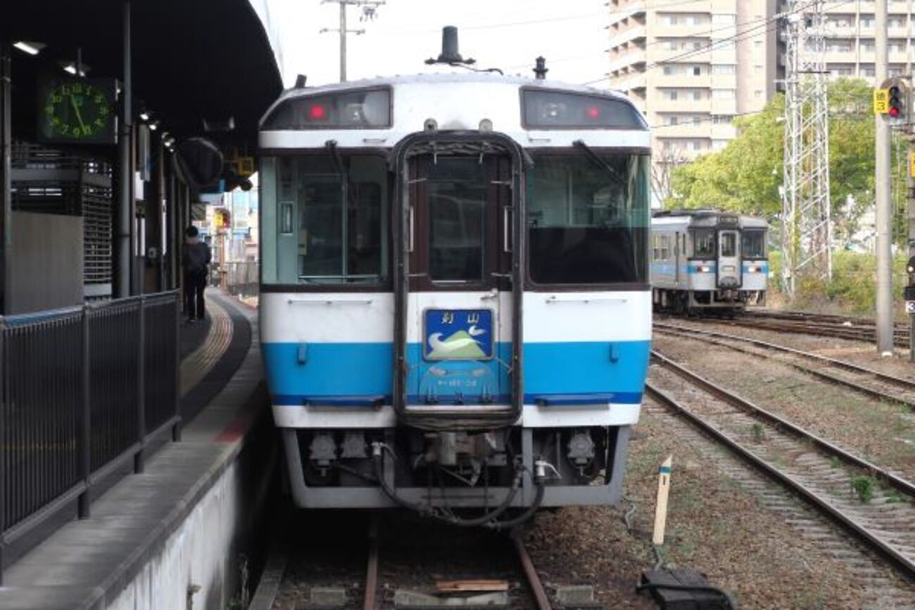 乗車記】JR四国 特急剣山～キハ185系（徳島→阿波池田） - 本日も「鉄