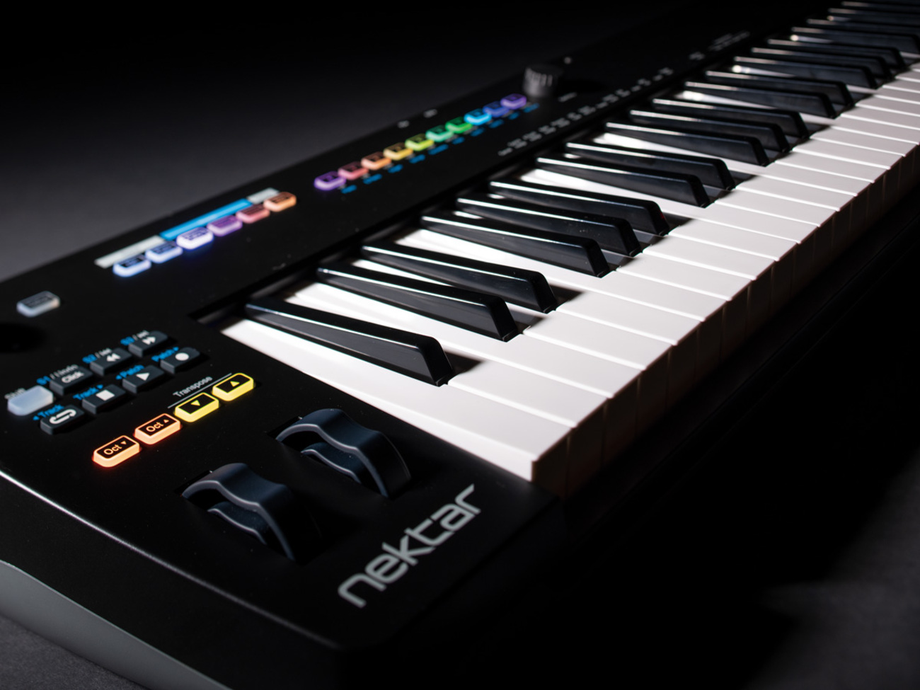NEKTAR TECHNOLOGY Impact GXP88」製品レビュー：プラグイン・ホストの 