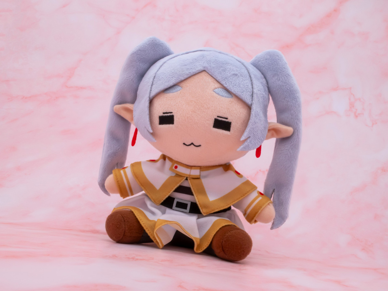 しょぼん顔のフリーレンぬいぐるみが可愛すぎるので買ってしまっ