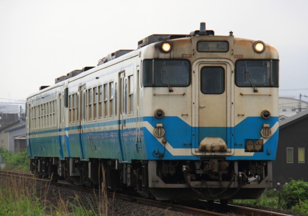 キハ47でJR四国の車両にもついに首都圏色も登場した。 - 本棚の住人