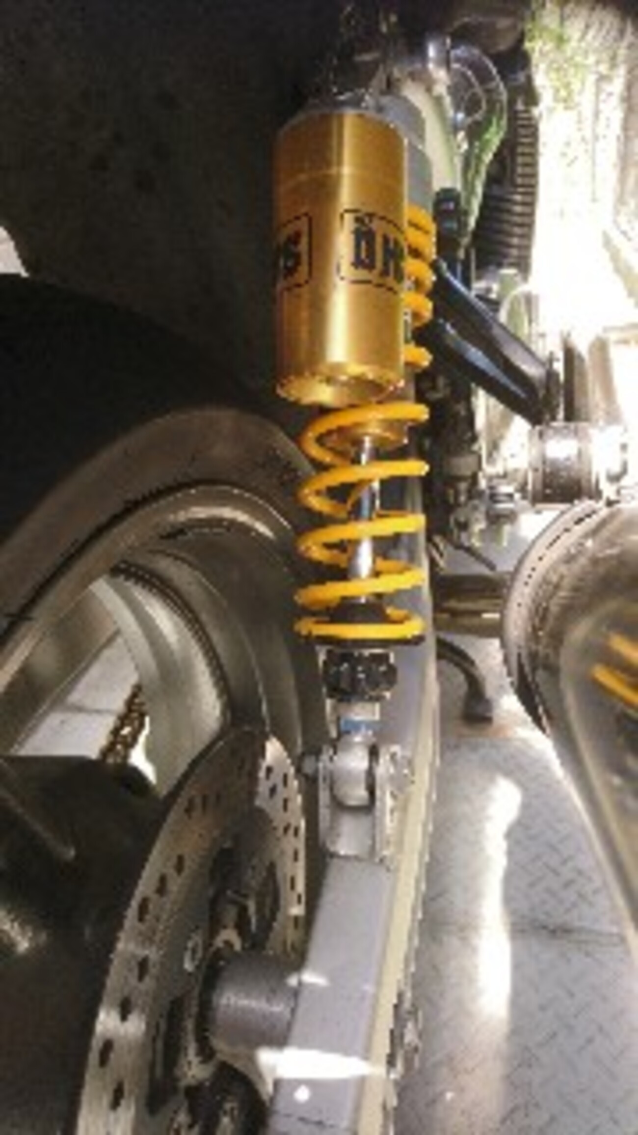 リヤサス交換 (XJR1300オーリンズ流用) - イナズマ1200整備日記