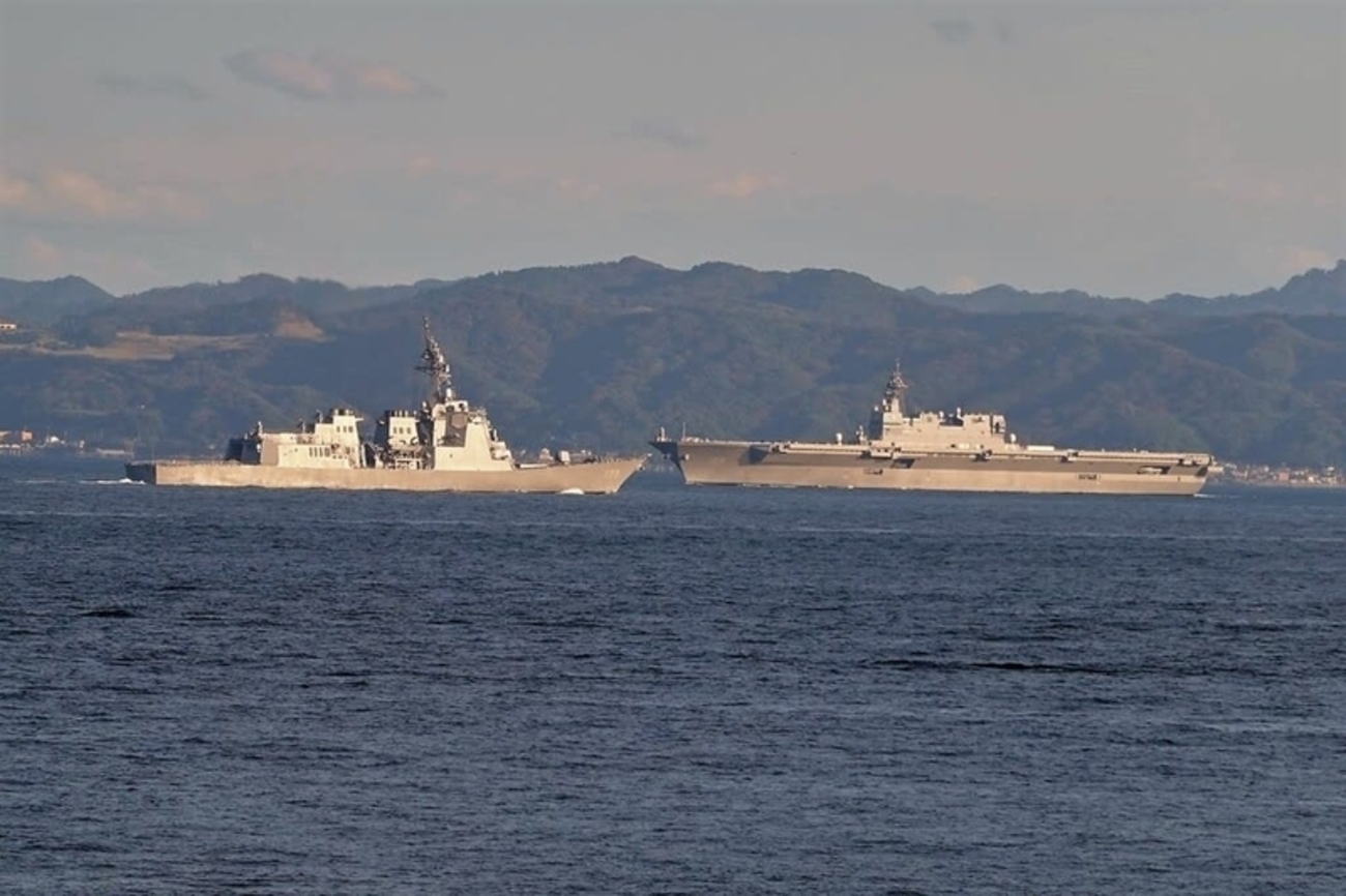 観艦式ロスの癒し方〜横須賀軍港模様と青海の艦艇公開・音楽まつり - ネイビーブルーに恋をして