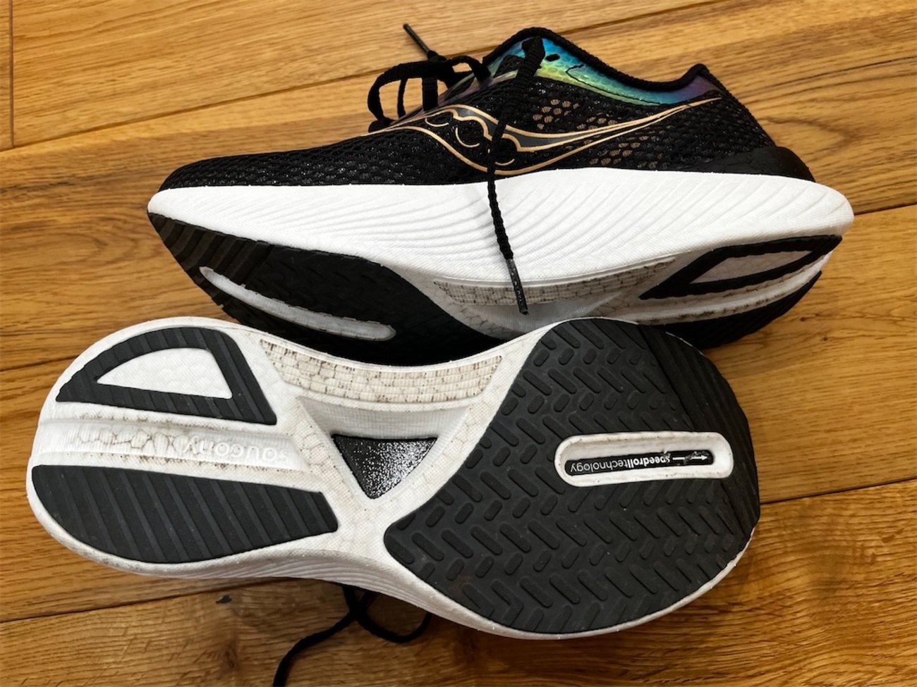 【新品】サッカニー  エンドルフィンプロ25.0cm Saucony”史上最速のランニングシューズシリーズよりあらゆる機能