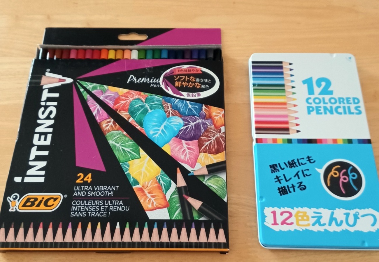 ビック(Bic)色鉛筆24色と、近所で買った12色の色鉛筆 - 塗り絵さんぽ