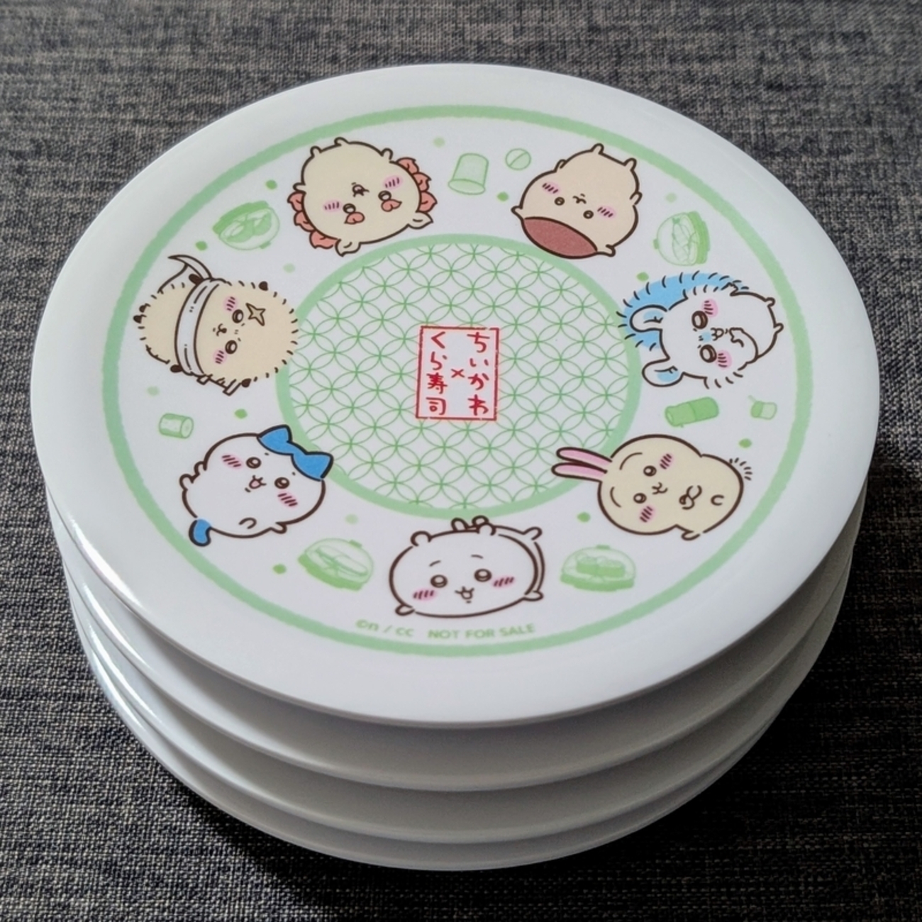 くら寿司で1万円分食べて、ちいかわのお皿を4枚コンプしてきた 