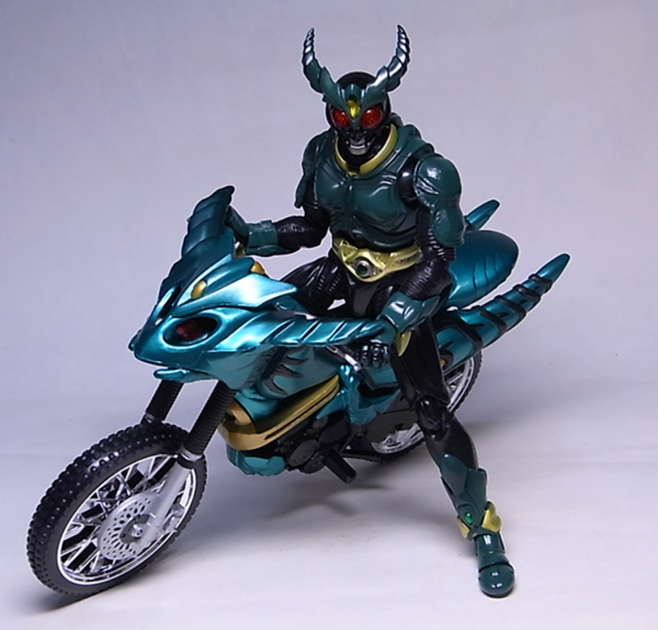 S.H.Figuarts ギルスレイダー レビュー - アオイ模型店