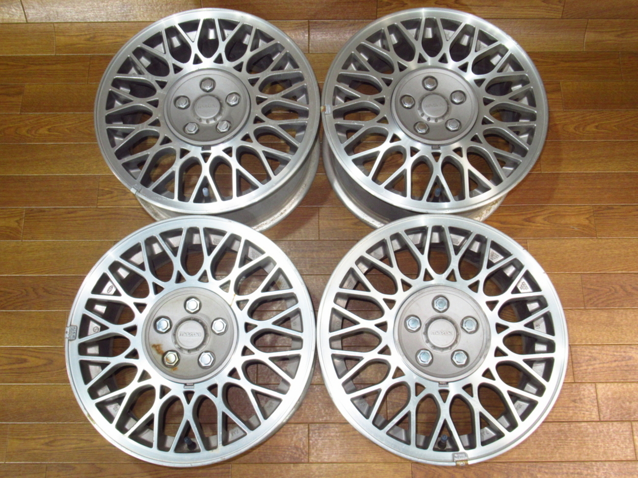 マツダ純正(FC3S)RX-7純正16インチアルミホイールのサイズと重さは 