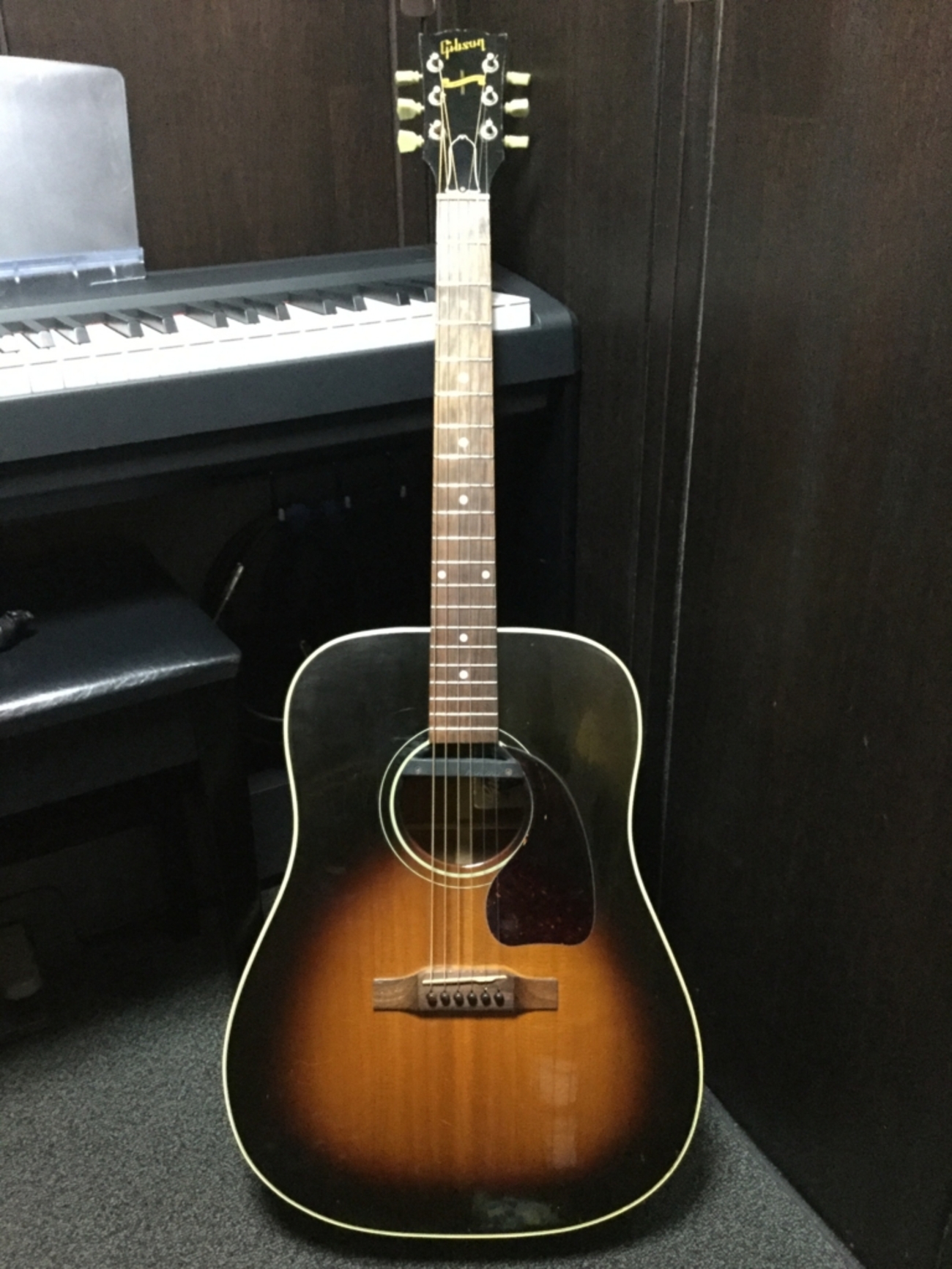 ギブソン Gibson J30 アコースティックギター 弦楽器 バンド 
