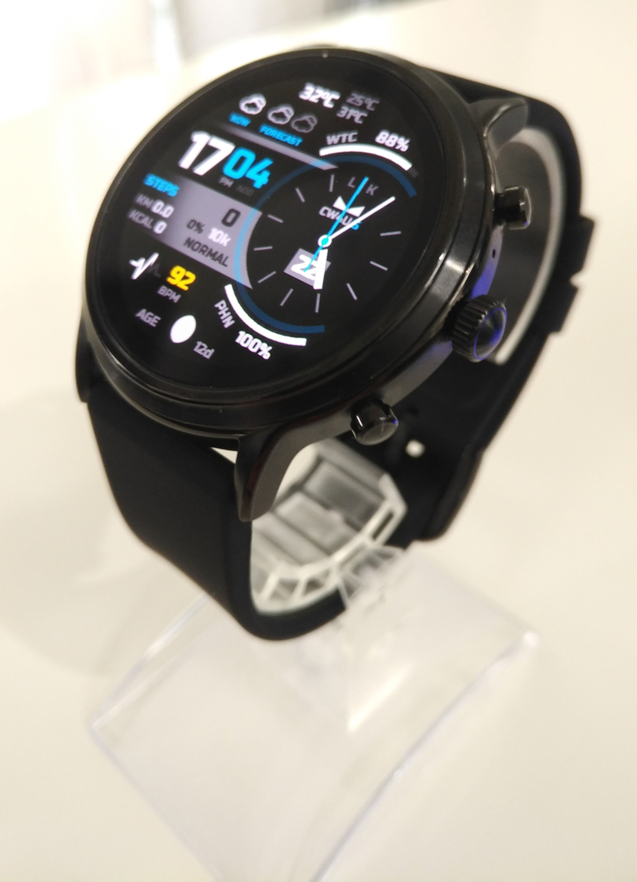 fossil スマートウォッチ　GEN5　バンド付き
 FTW6054 Fossil THE CARLYLE HRのベルトを変えよう！5種類を比較して利用