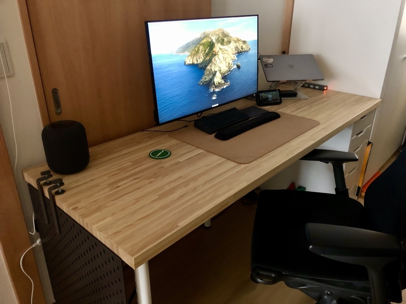 大きなPCデスクを新調してリモートワーク環境が最高になった - beryulog 
