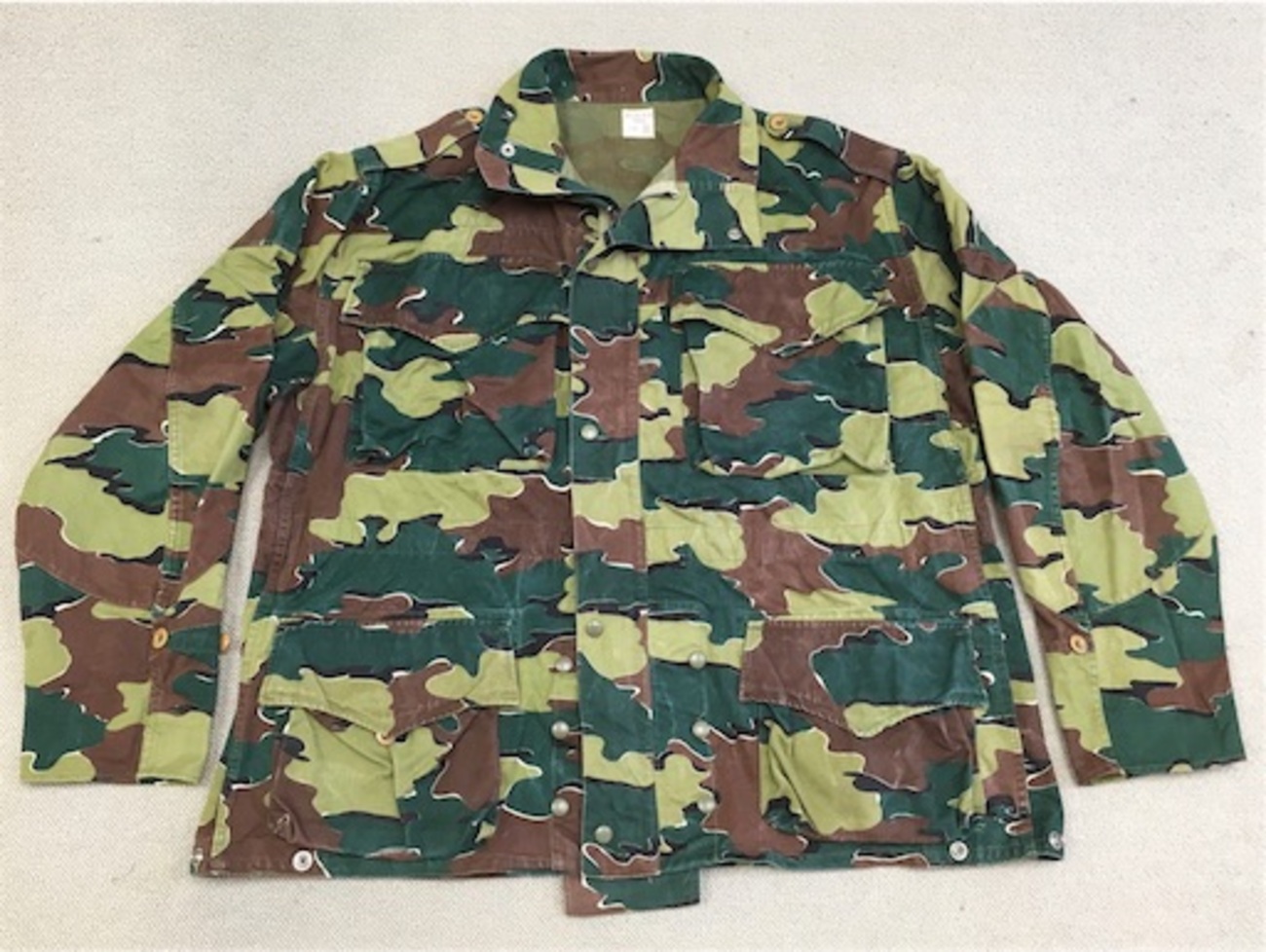 最初期のジグソーパターン？【ベルギーの軍服】陸軍空挺迷彩 