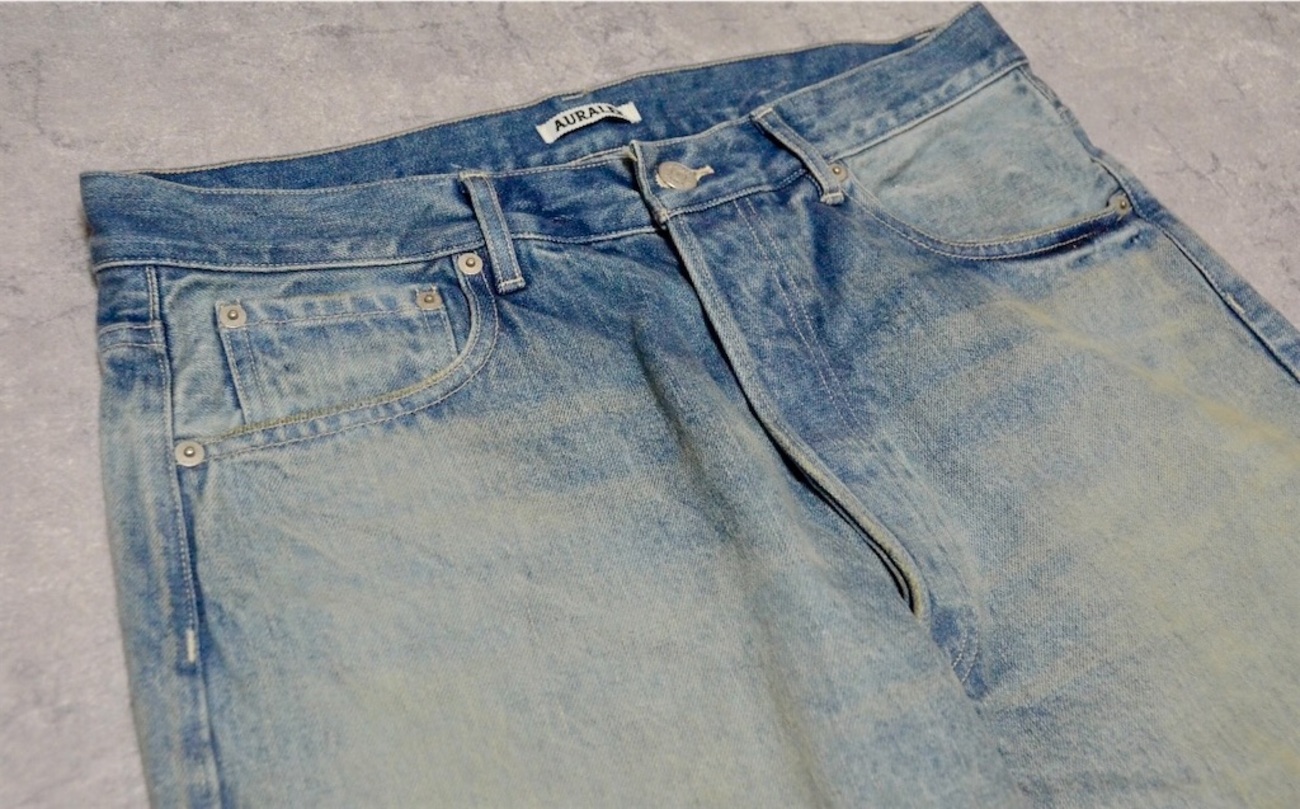 AURALEEの人気筆頭アイテム。SELVEDGE FADED HEAVY DENIM WIDE PANTS 
