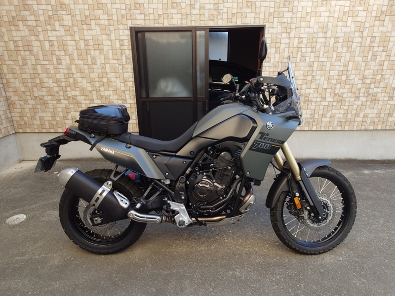 テネレのリヤキャリアとトップケース - くうのバイクライフ