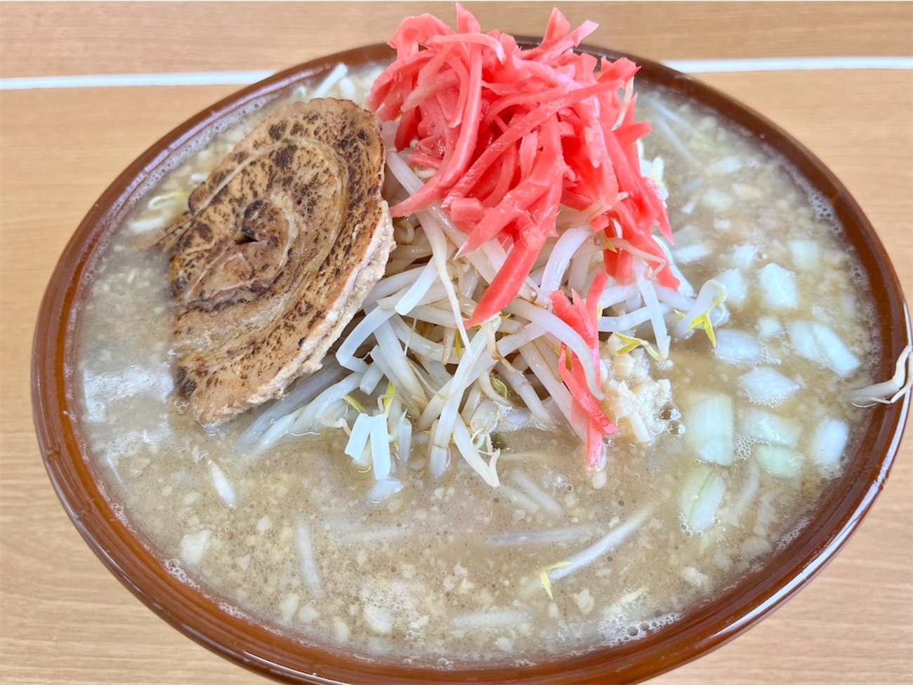 味匠やずや』「濃厚背脂醤油(ヤサイマシ)」青森県藤崎町 - 主に