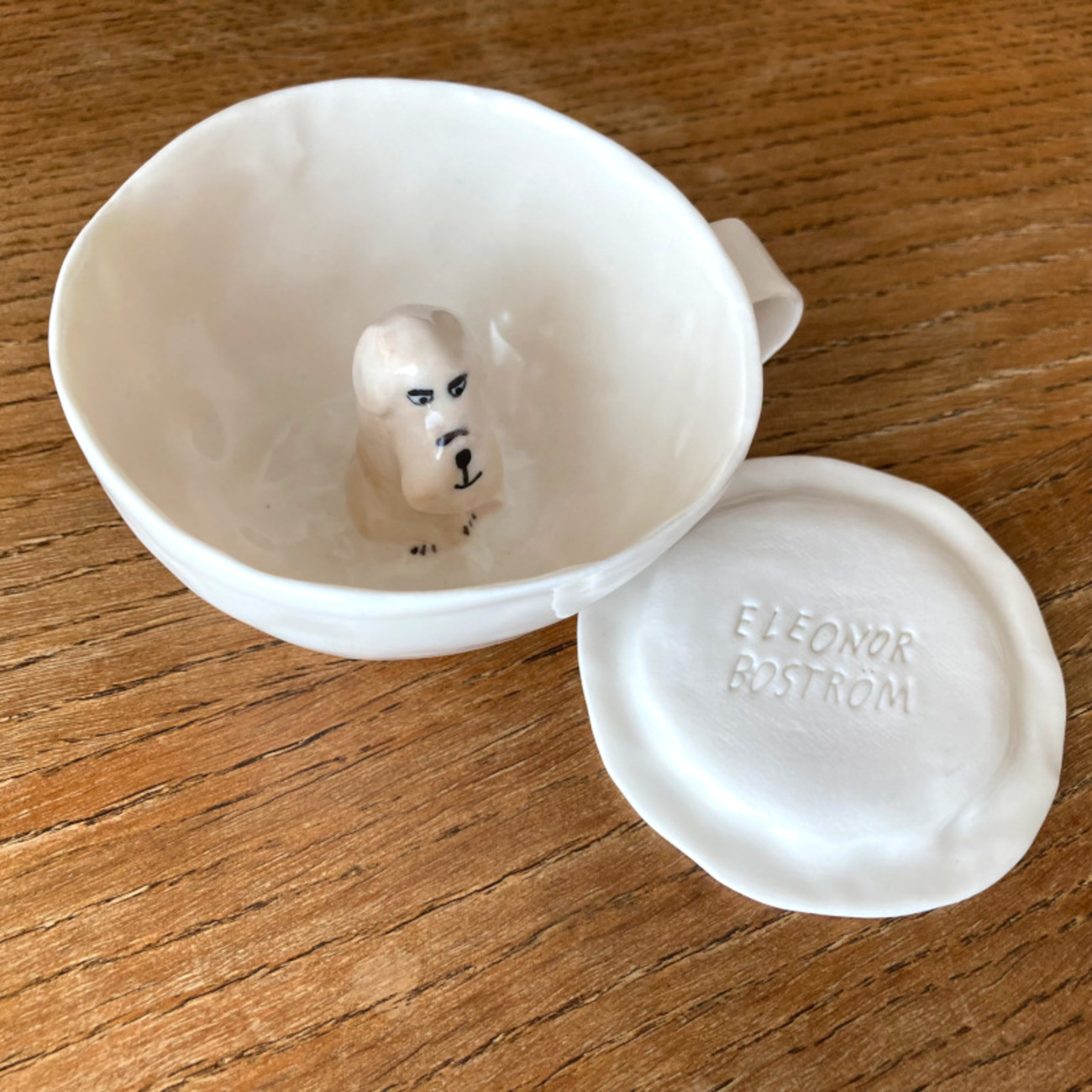 1点ものエレオノール・ボストロムの犬のカップ&ソーサー入荷しました