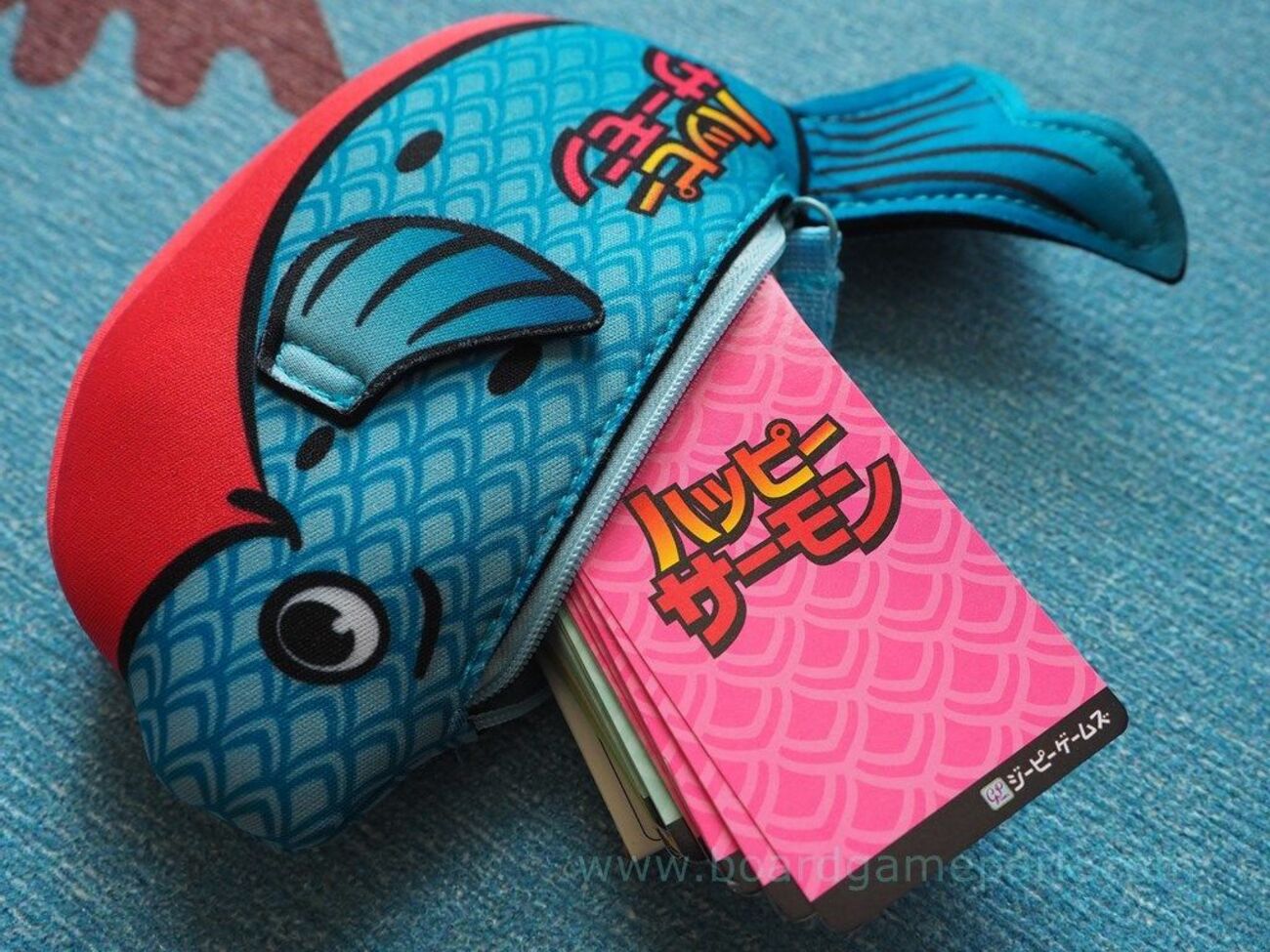 相手を見つけてタッチ！リクレーション系のパーティーゲーム「ハッピーサーモン（Happy Salmon)」 - 親子ボードゲームで楽しく学ぶ。