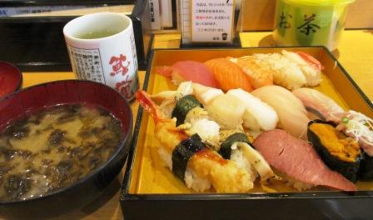 鮨覚城東店の特選ランチを1コインランチ弘前で 圧巻の15貫 - つがる時空間