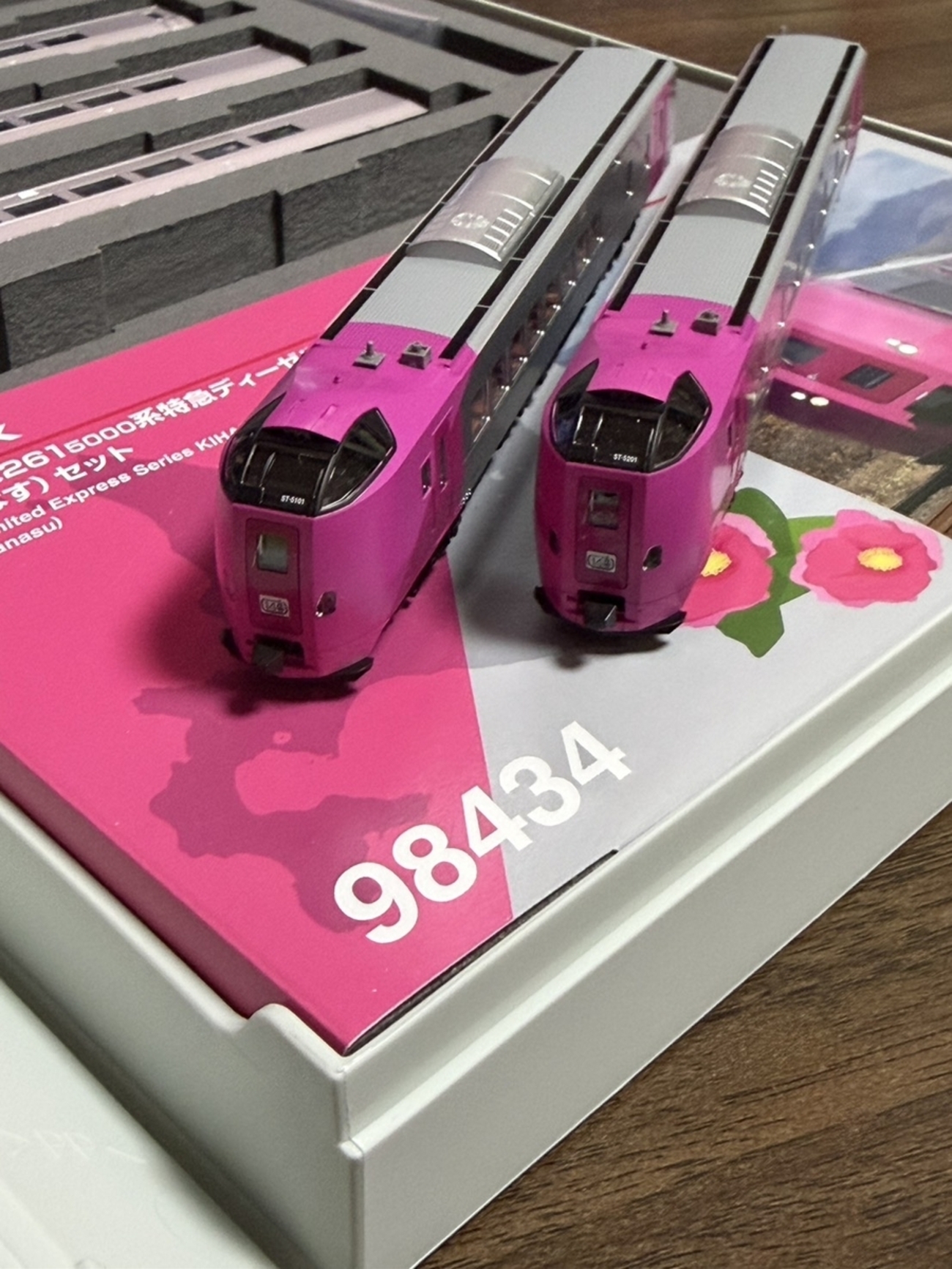 TOMIX キハ261　5000系はまなす編成5両セット 鉄道模型】北の大地を駆ける鮮烈なピンク！TOMIX「キハ261系5000番台