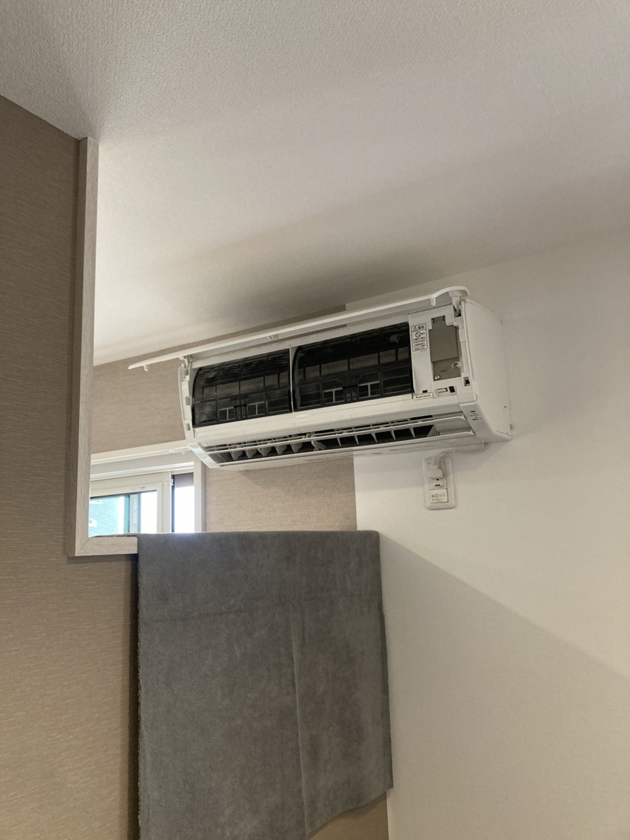 エアコンクリーニング Panasonic CS-228CF 送風ファン&ドレンパン分解 