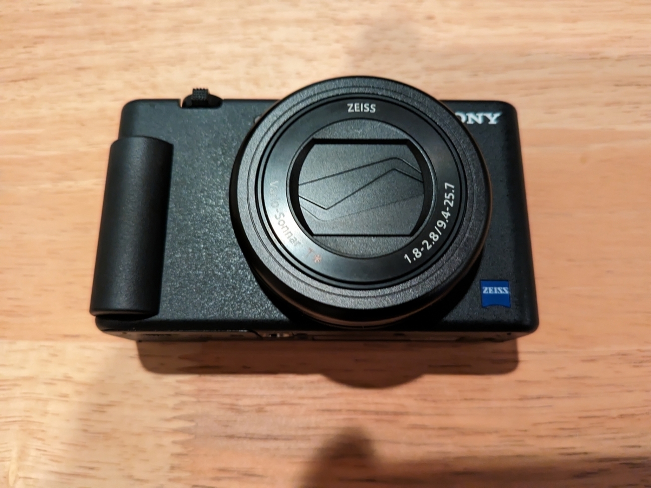 VLOGCAM】久々にカメラを買いました【SONY ZV-1】 - Coroblog