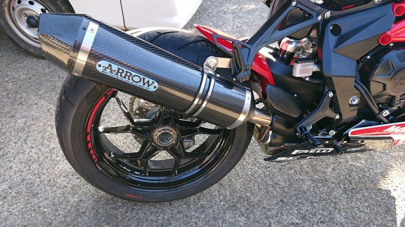 MV AGUSTA F3 本国仕様マフラー hqdefault.jpg
