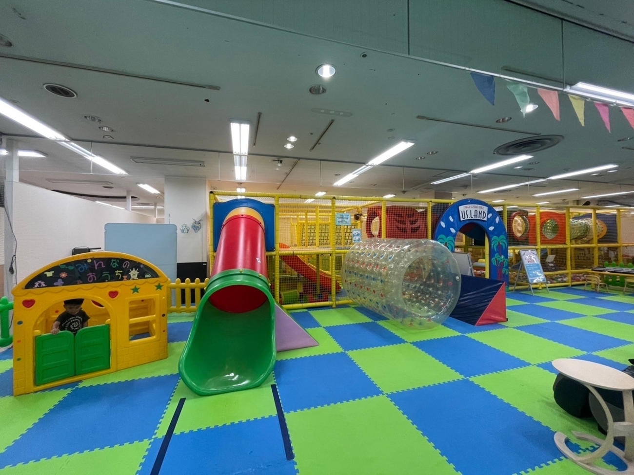 子どもの遊び場｜巨大室内遊園地キッズユーエスランド滋賀瀬田店で遊ん