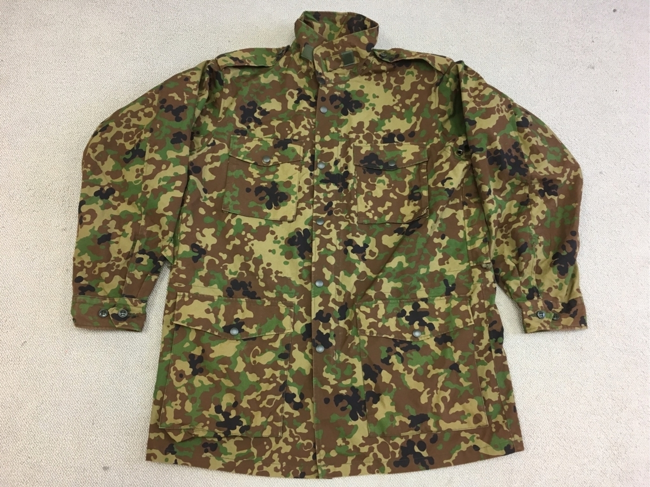 韓国軍現用 花崗岩迷彩防寒服上衣 外被 空軍士長フルパッチ M100中号 韓国軍現用 花崗岩迷彩防寒服上衣 外被 空軍士長フルパッチ M100