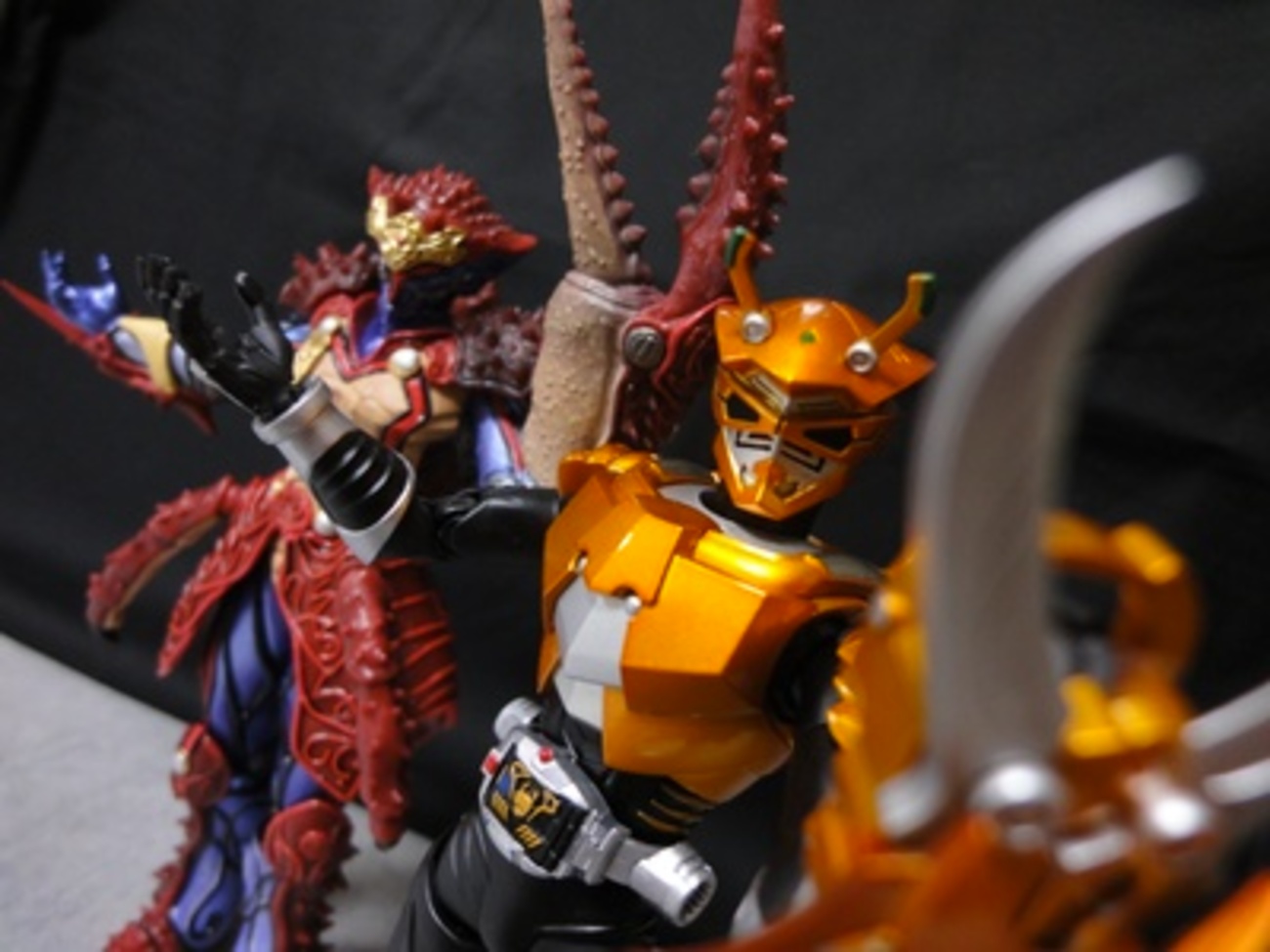 S.H.フィギュアーツ 仮面ライダーシザース レビュー - 不肖不精な置 