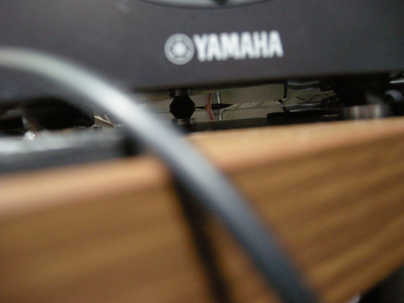 YAMAHAの人気だったスピーカー、NS-BP200のインシュレーターを1円玉に
