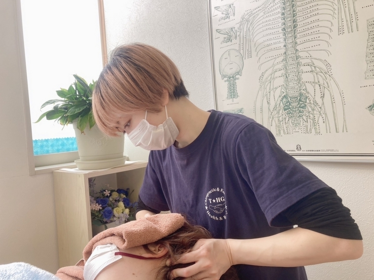 PR】「お母さんへの感謝に」 カイロ上越が “即寝落ち” のヘッドスパ