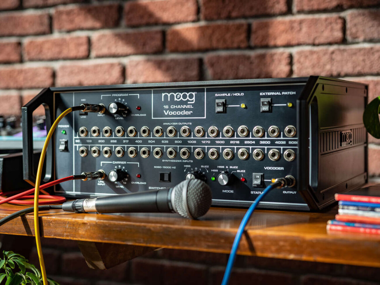 MOOG 16 Channel Vocoderが復活。パッチ可能なハンドメイドのアナログ 