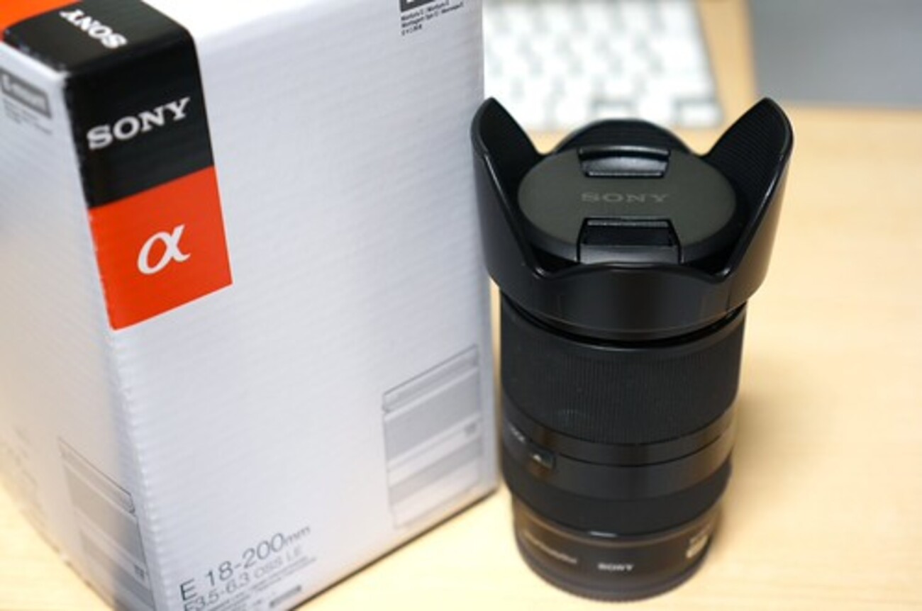 SONY Eマウントレンズ 18-200mm F3.5-6.3 (SEL18200LE)を買った - 今日 