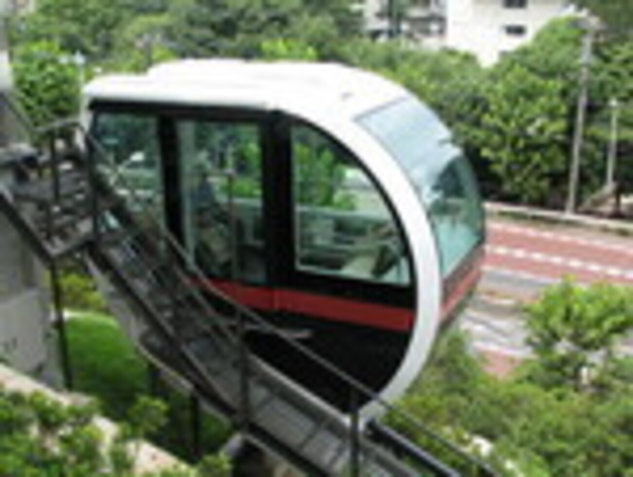 JR王子駅ホームから見える謎の鉄道「飛鳥山公園モノレール」に乗る 