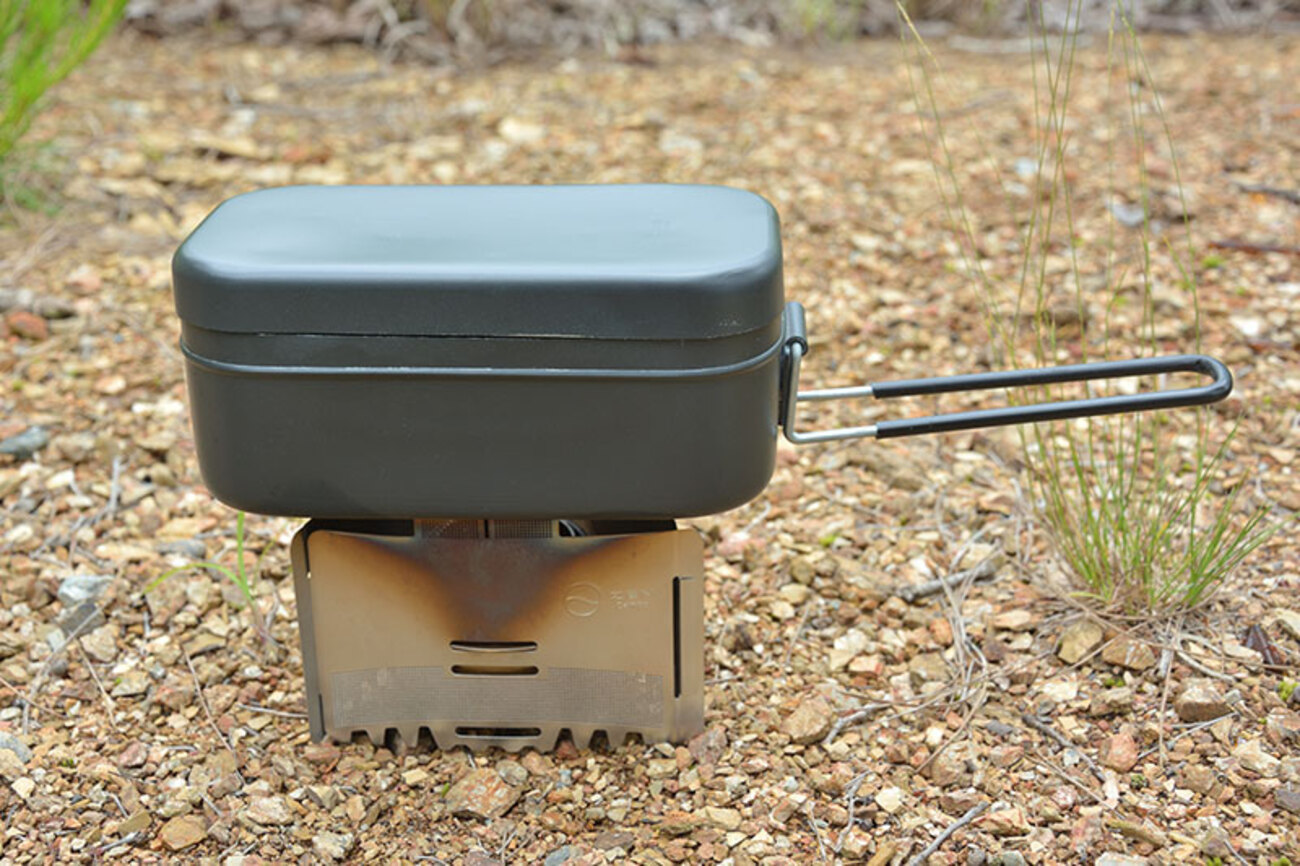 CAMPHILLS オリジナルレギュレーター用ゴトク アルスト／固形燃料用の超薄型風防兼ゴトク：ZEN Campsアルコール