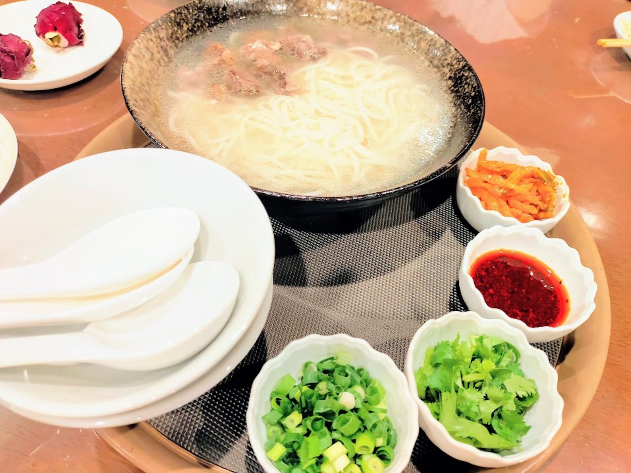 ガチ中華の雲南料理！名物の麺料理「過橋米線」も【傣香 DAIKOU】＠中央町 - きび六