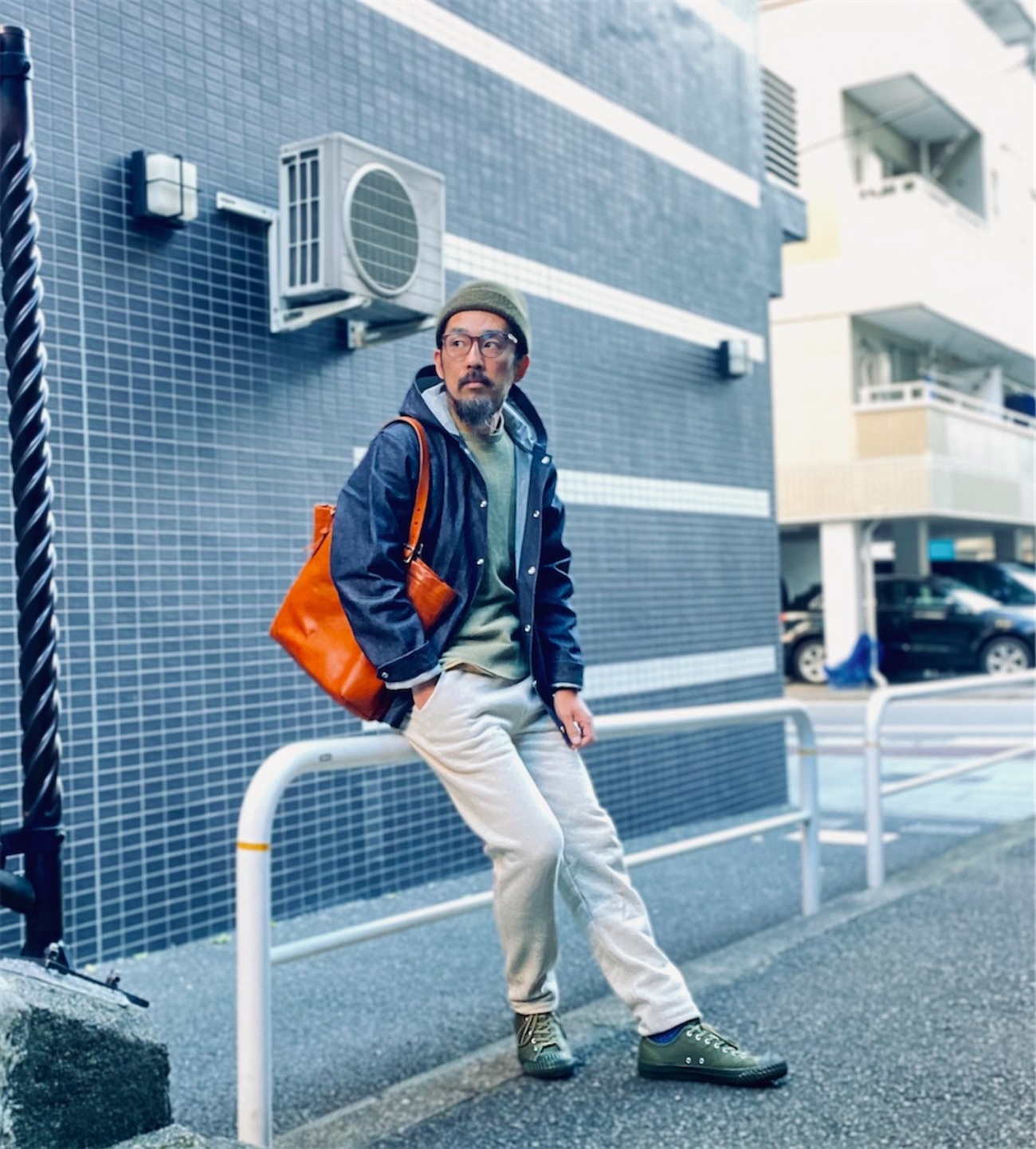 ダラ着に見せない、大人のスウェットパンツコーデ【メンズファッション 