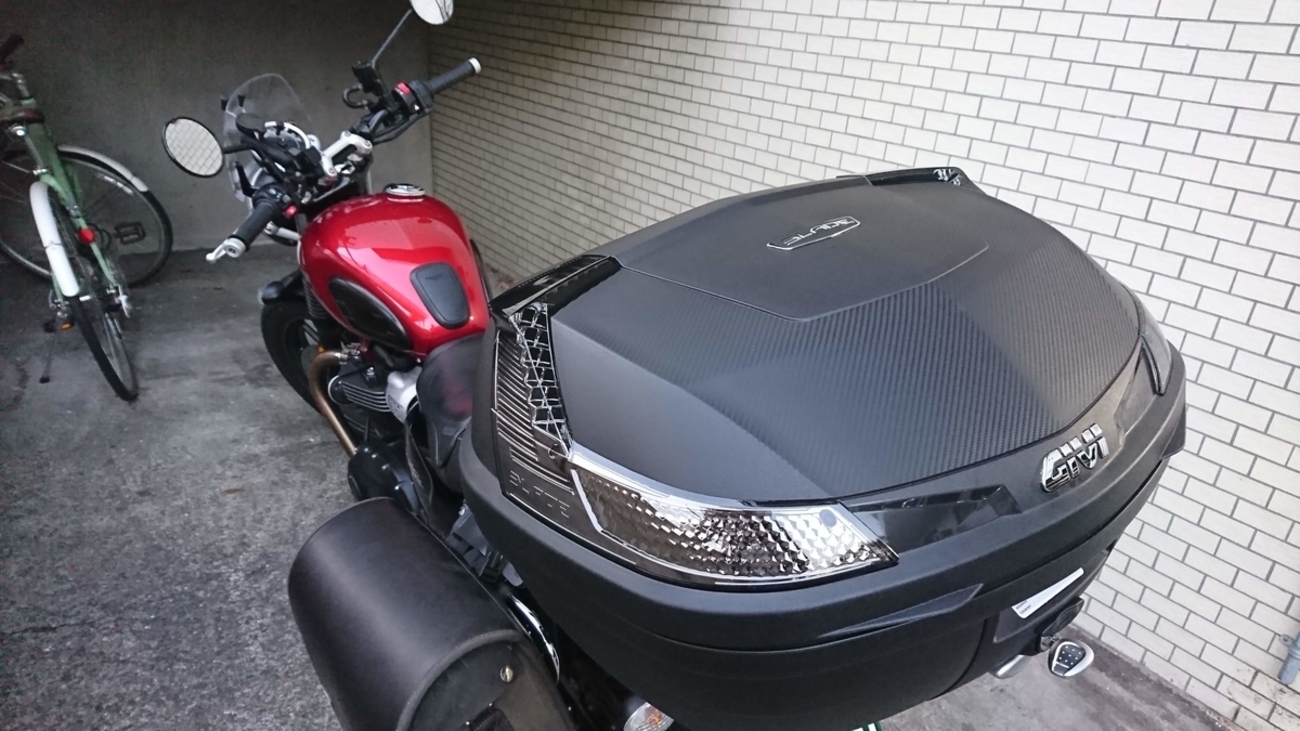 ストリートツイン にトップケースをつけた（GIVI B47） - バイクと温泉