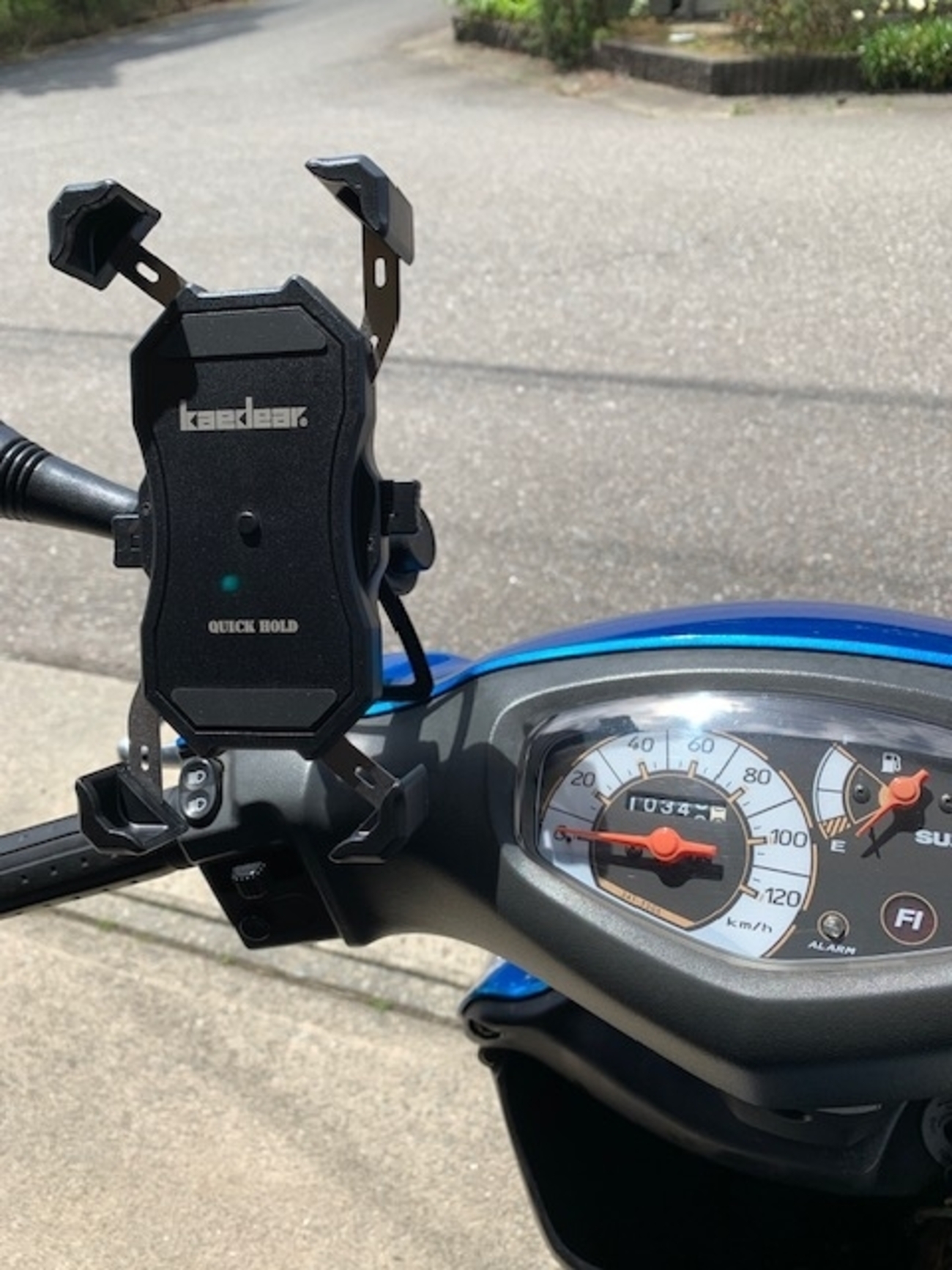 アドレス v125G 購入後16年目にしてスマホホルダー取付けてみた 充電は 