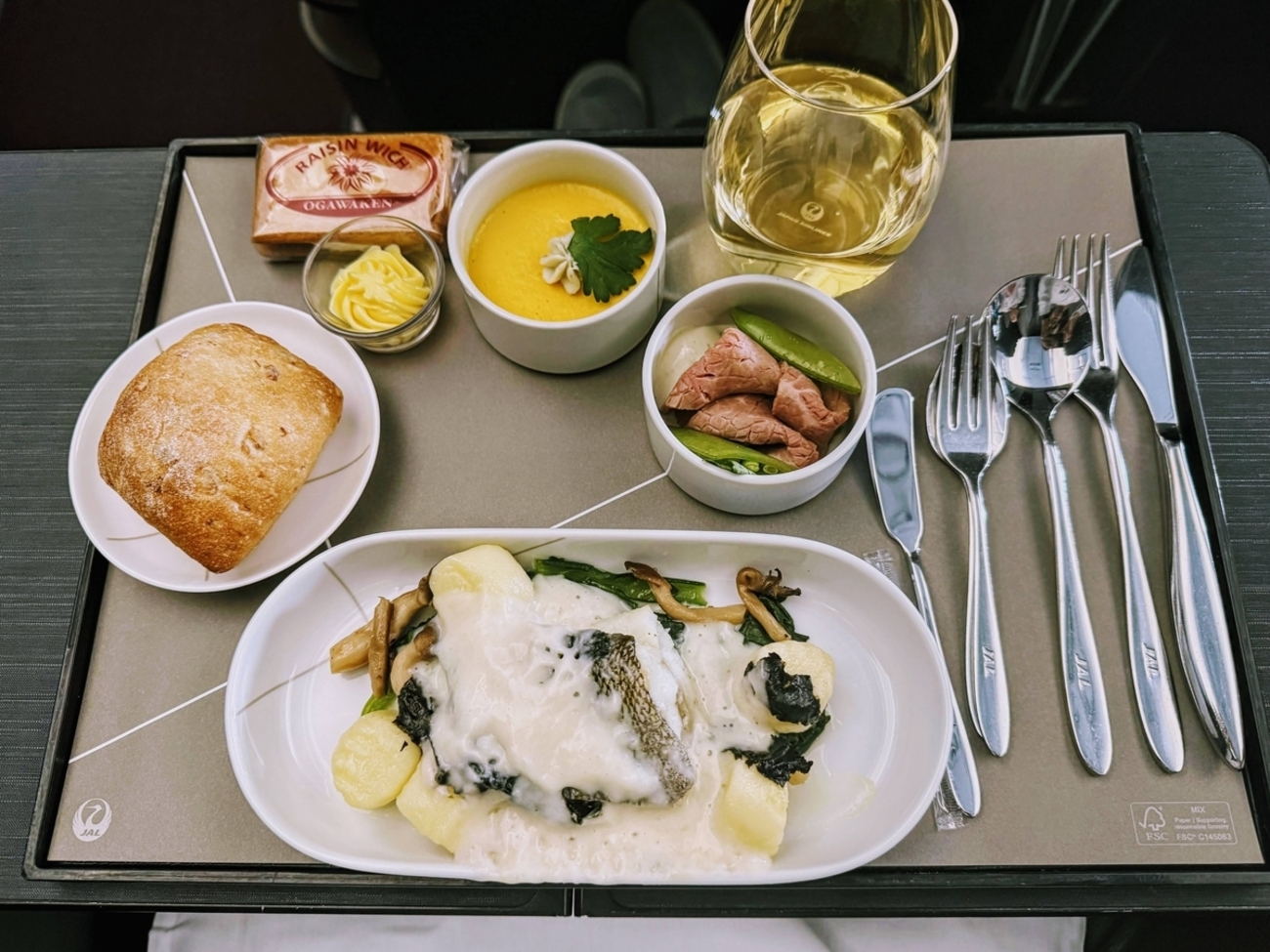 JAL国内線ファーストクラス 2024年11月上旬の機内食(昼食-沖縄発便